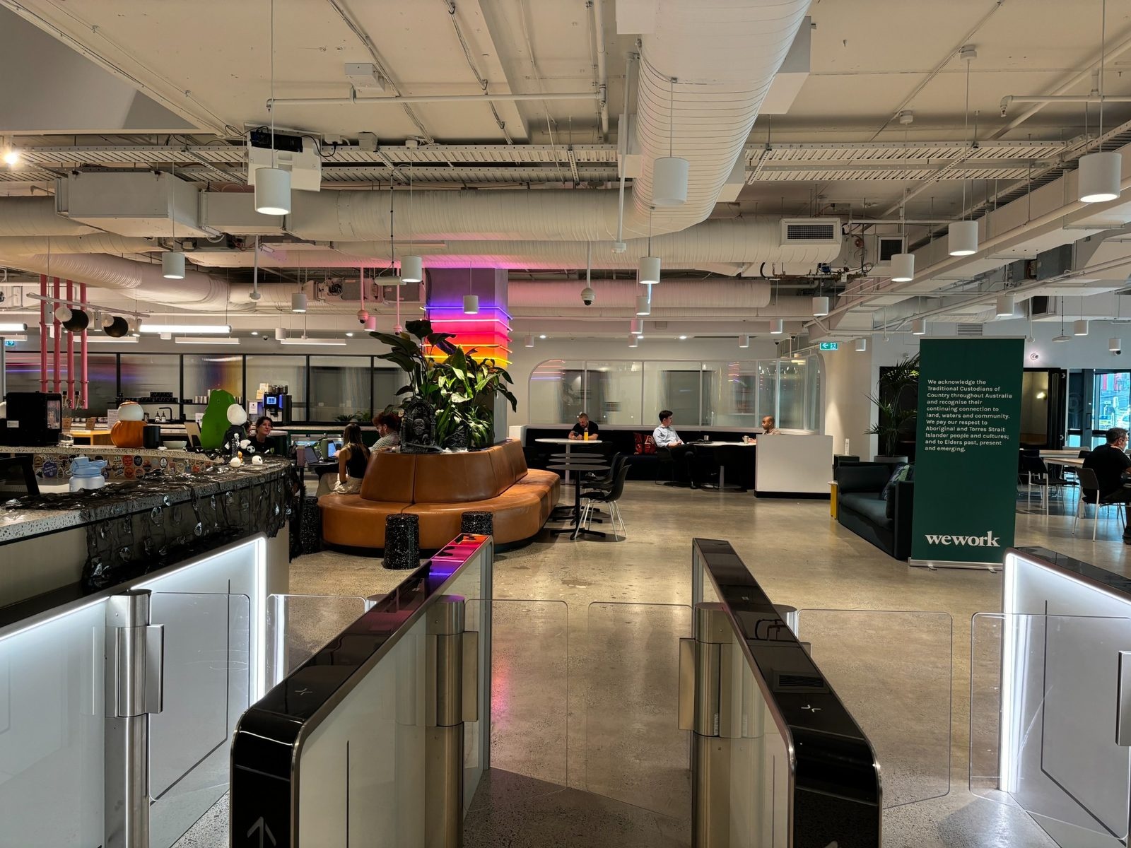 WeWork受付カウンター（内観）